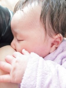 母乳の出る量は何が関係している？