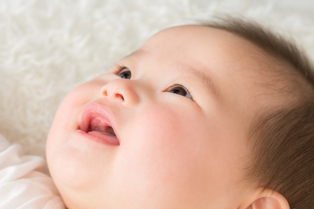赤ちゃんの目やにが多い原因と病気
